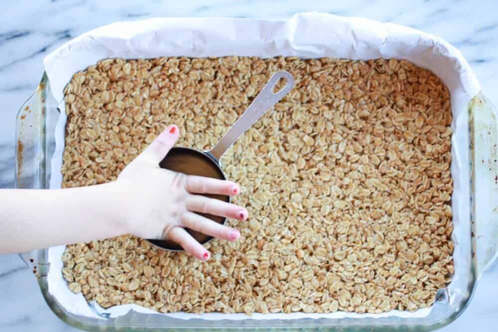 Crunchy Oatmeal Peanut Butter Oats 'n Honey Bars | https://body-metrics.site/