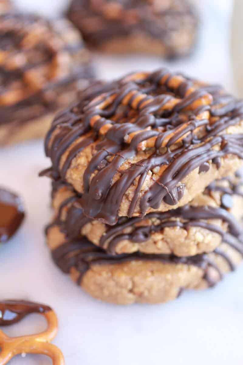 Ridiculously Easy No-Bake Peanut Butter Pretzel Cookies-8