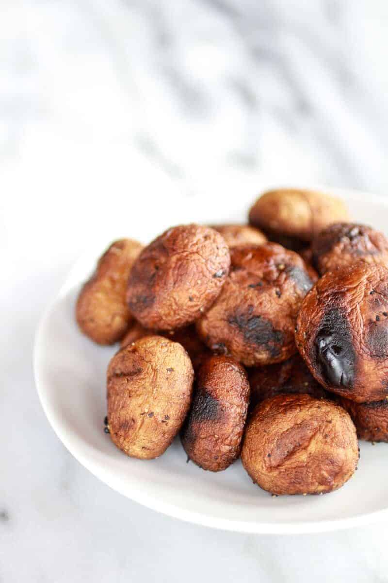 Caprese Quinoa Grilled Stuffed Mushrooms with Balsamic Glaze | https://body-metrics.site/