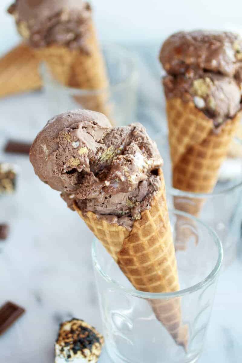 Toasted S'more Chocolate Fudge Ice Cream | https://body-metrics.site/