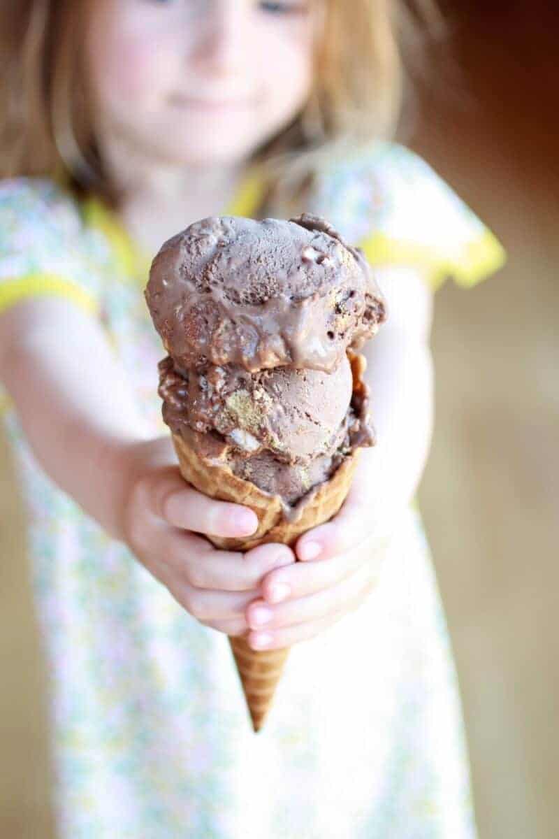 Toasted S'more Chocolate Fudge Ice Cream | https://body-metrics.site/