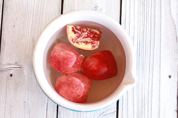 How To Deseed A Pomegranate (In Pictures!) | halfbakedharvest.com