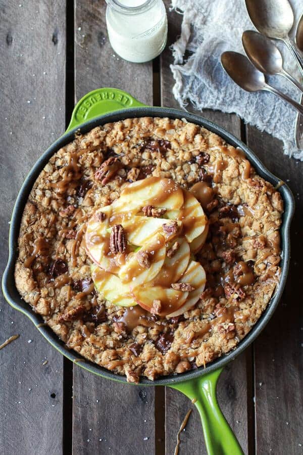 Oatmeal-Chocolate-Chunk-Salted-Coffee-Caramel-Apple-Skillet-Cookie-1