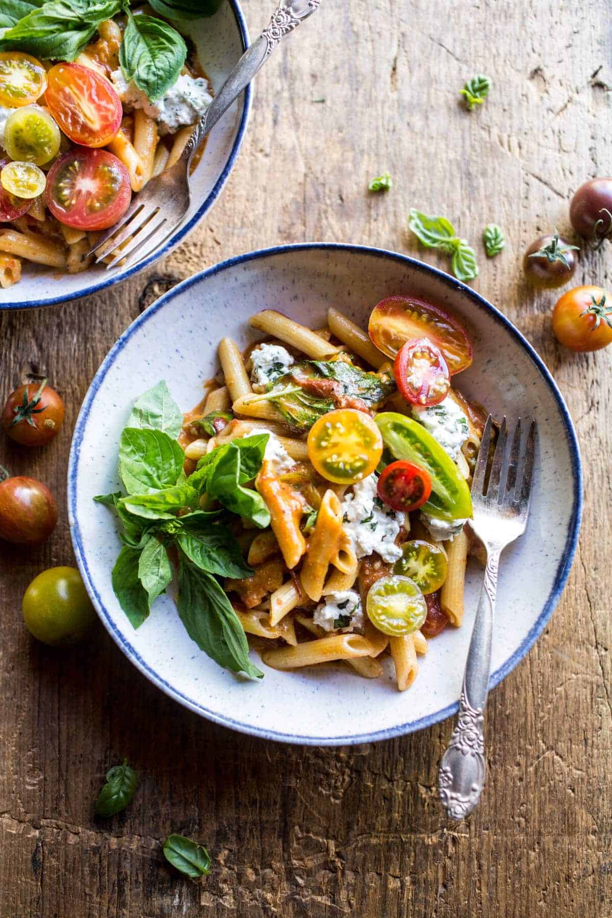 Heirloom Tomato Pomodoro Penne Pasta | halfbakedharvest.com @hbharvest