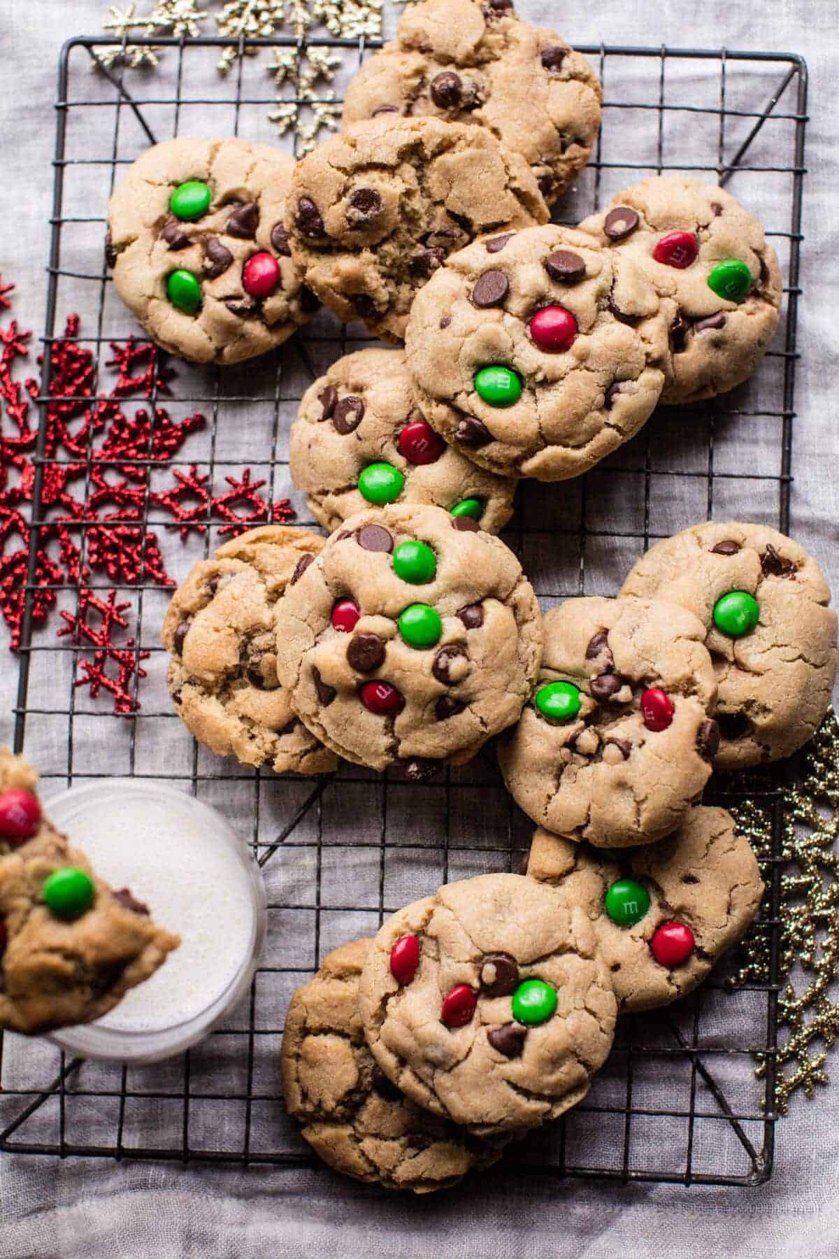 Christmas Chocolate Chip Cookies | halfbakedharvest.com @hbharvest