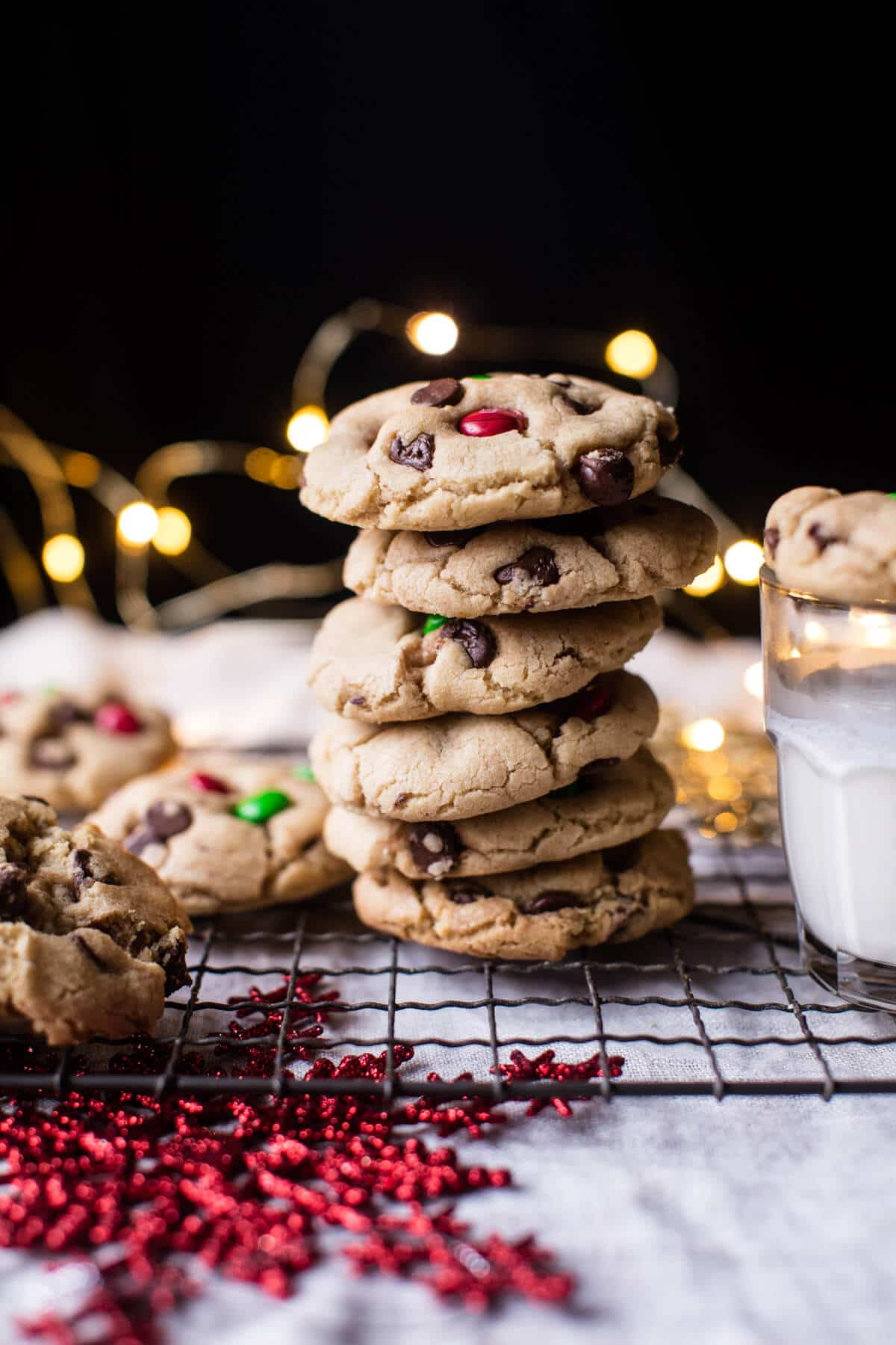 Christmas Chocolate Chip Cookies | halfbakedharvest.com @hbharvest
