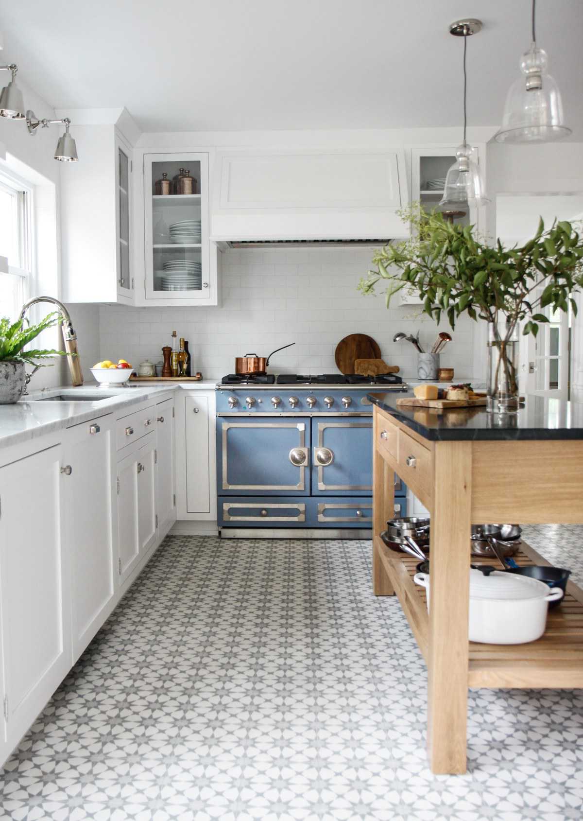French Style Kitchen via @parkandoak