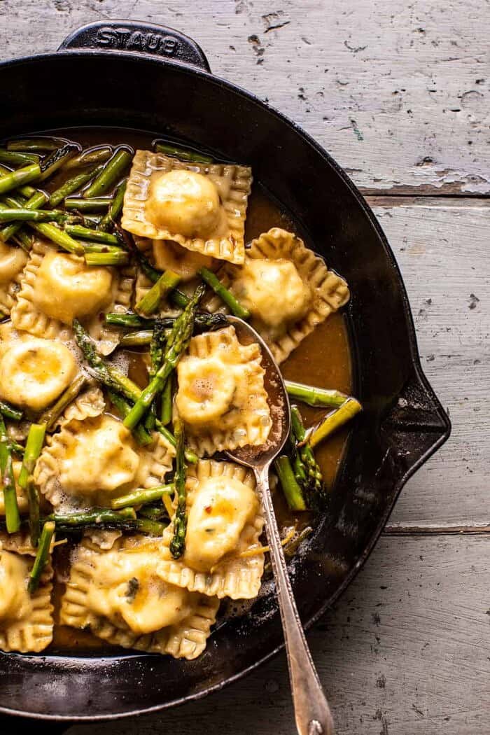 Lemon Butter Cheese Ravioli with Garlic Basil Breadcrumbs | halfbakedharvest.com overhead photo of Lemon Butter Cheese Ravioli with asparagus in skillet