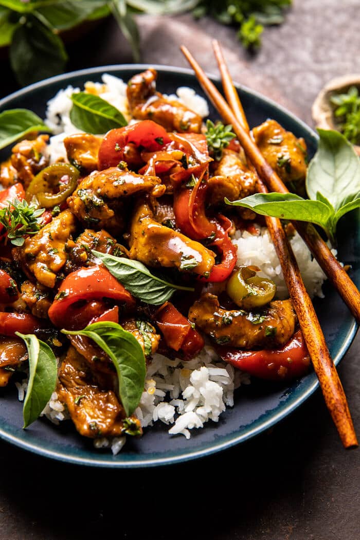 25 Minute Black Pepper Jalapeño Basil Chicken Stir Fry | halfbakedharvest.com 25 Minute Black Pepper Jalapeño Basil Chicken Stir Fry | halfbakedharvest.com