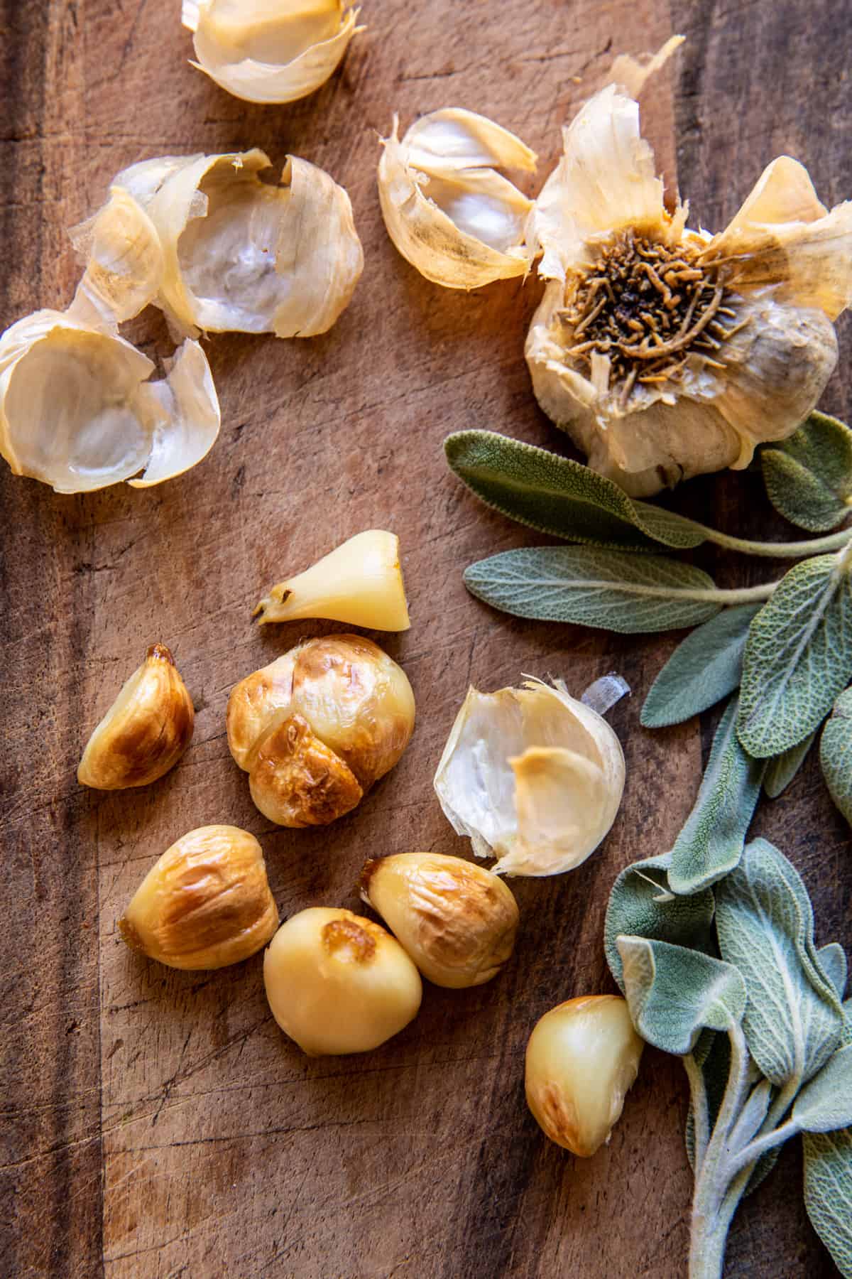 Pull Apart Roasted Garlic Pizza Dip Sliders | halfbakedharvest.com