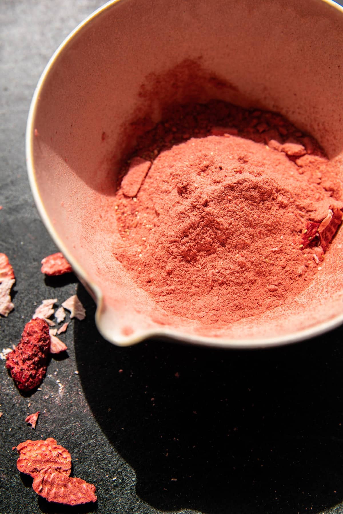 strawberry powder in bowl 