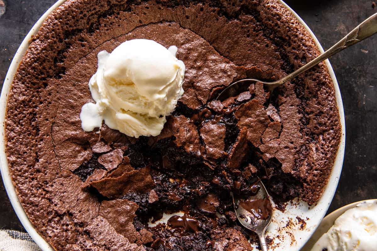 photo o pudding with ice cream and 1 spoon