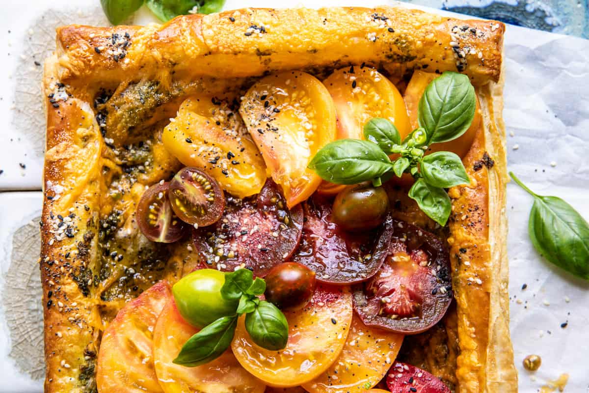 Heirloom Tomato Cheddar Tart with Everything Spice | halfbakedharvest.com