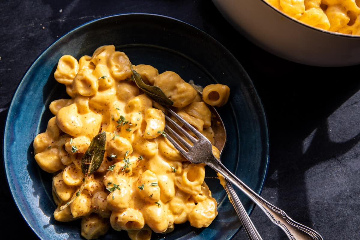 One Pot Stove-Top Pumpkin Mac and Cheese | halfbakedharvest.com